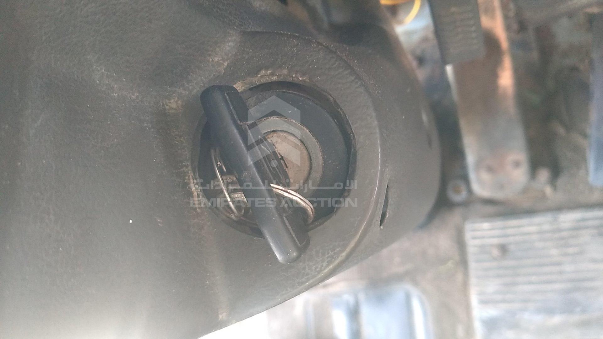 2000 HYUNDAI --- VIN: KMFDA19CPYC005650