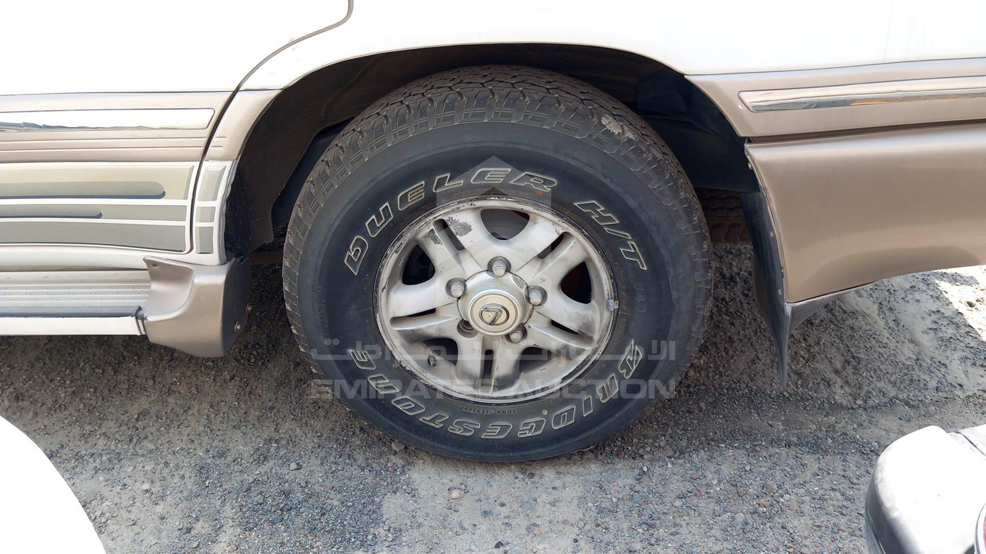 2005 TOYOTA LAND CRUISER VIN: JTEHJ09J755117236