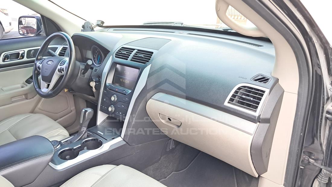 2015 Ford Explorer — Front Right Passenger Dashboard View — Photo 27