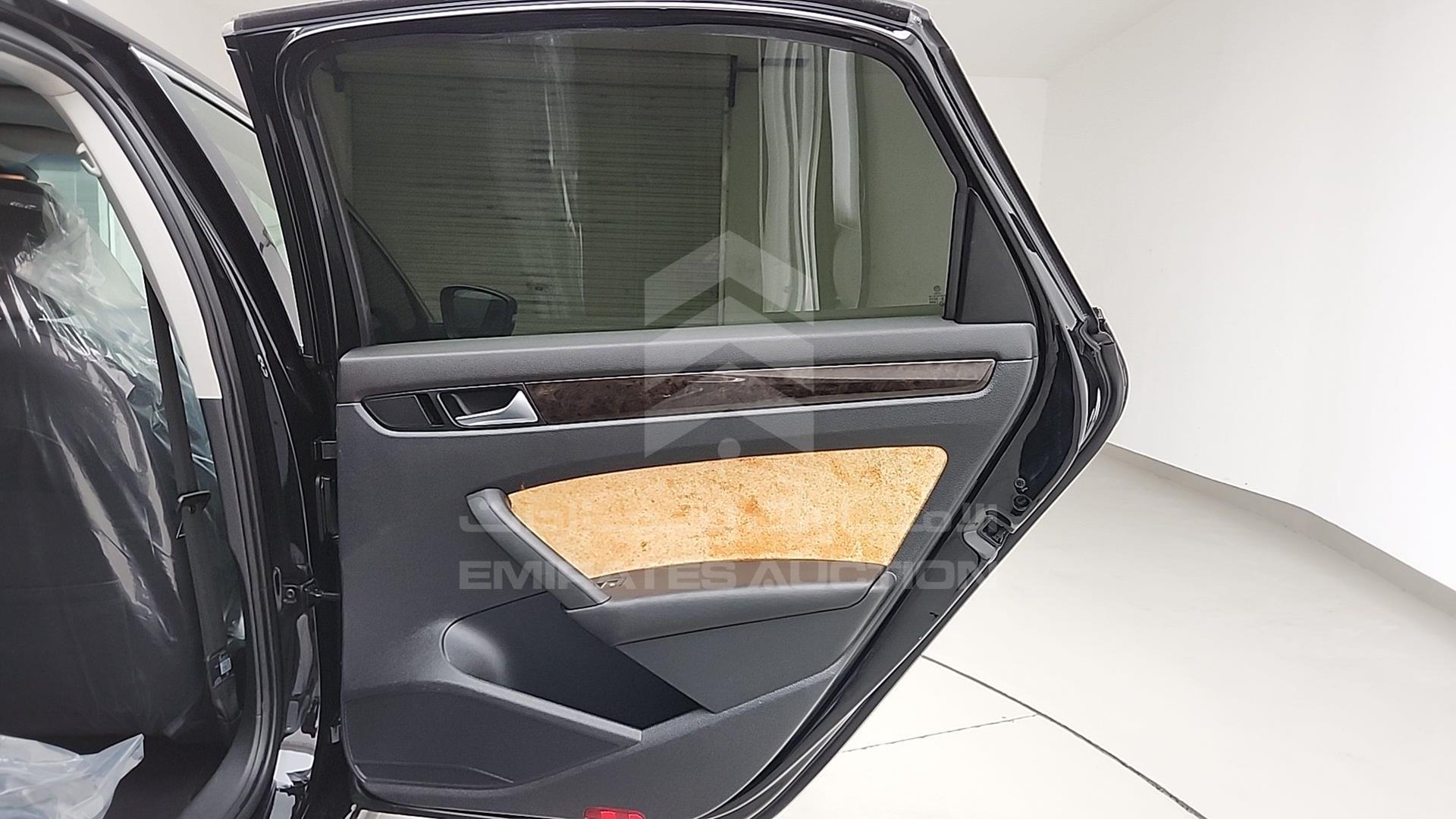 2015 VOLKSWAGEN PASSAT VIN: WVWCR7A38FC001182
