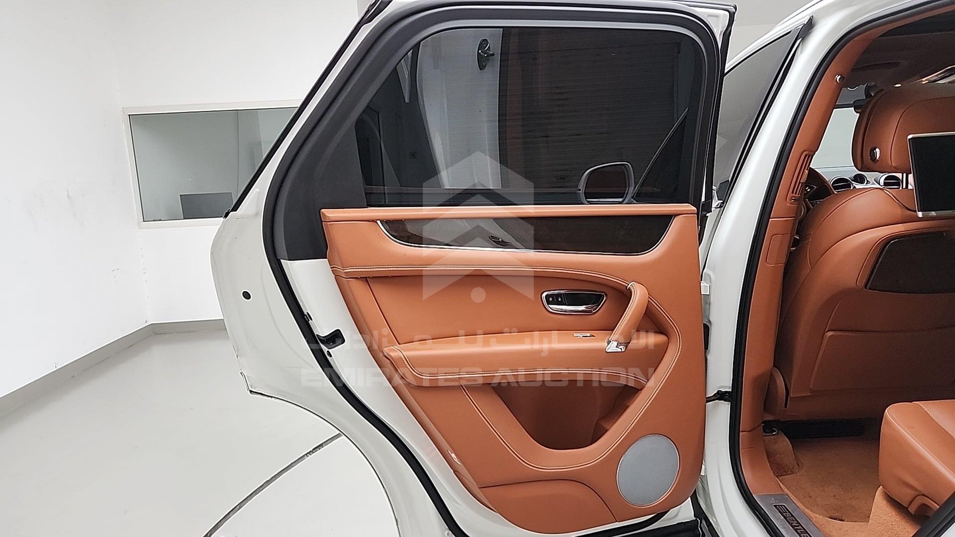 2018 BENTLEY BENTAYGA VIN: SJAAL1ZV5JC022898