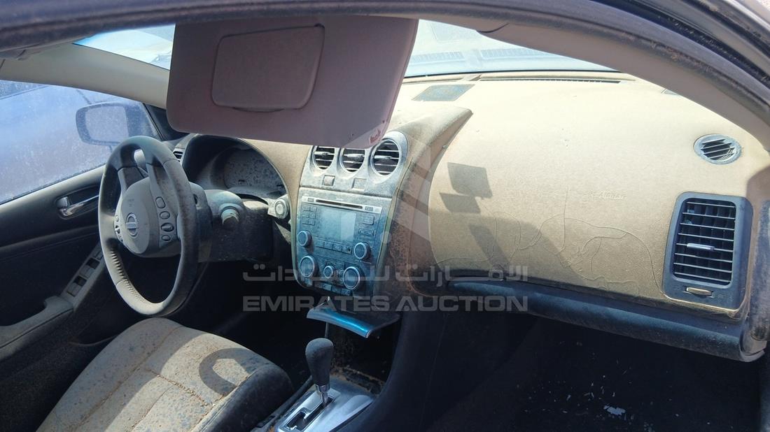 نيسان التيما 2010 — زاوية واجهة الراكب الأمامي الأيمن — صورة 22