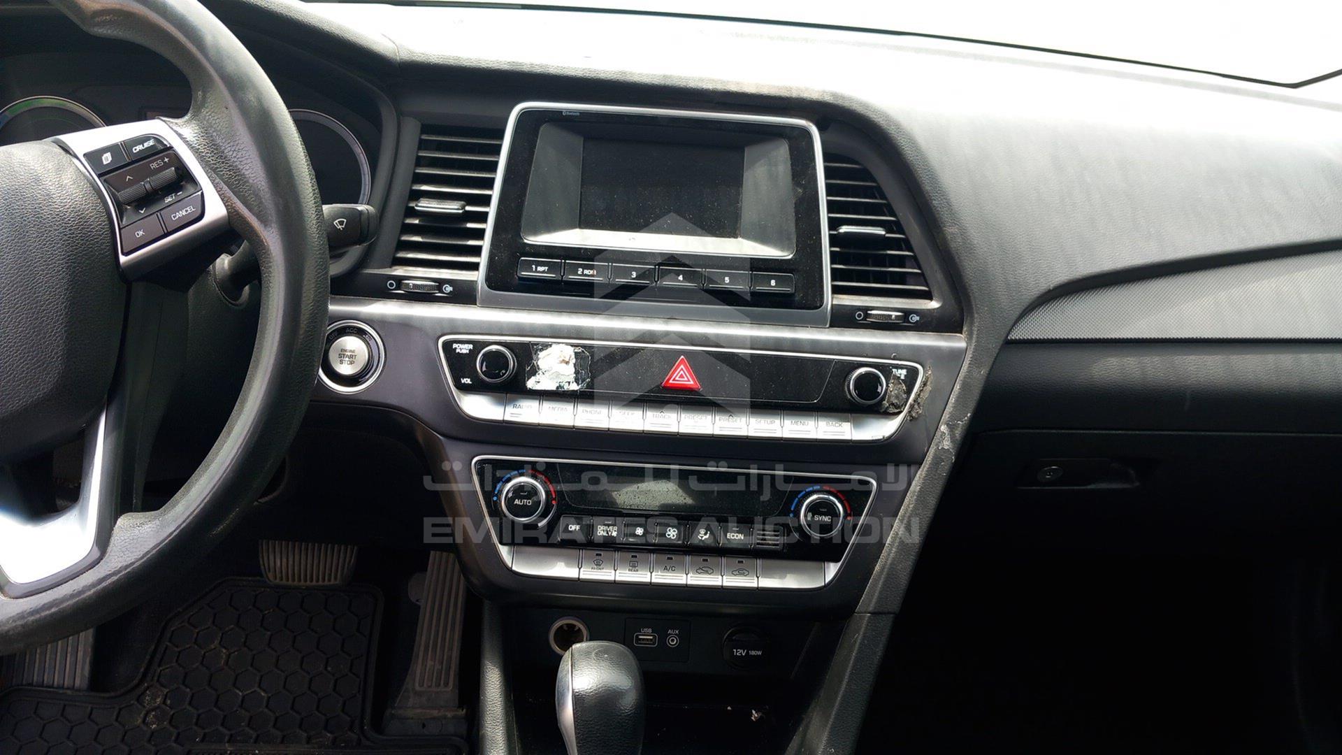 2019 HYUNDAI SONATA VIN: KMHE24132KA092933