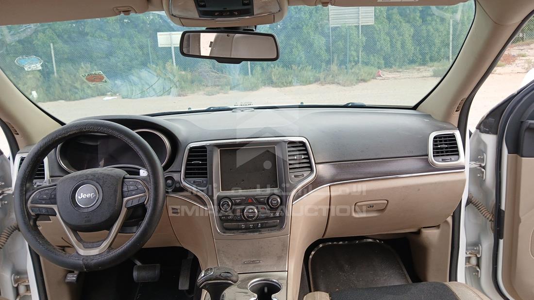 2014 Jeep Grand Cherokee — Full Dashboard View — Photo 19