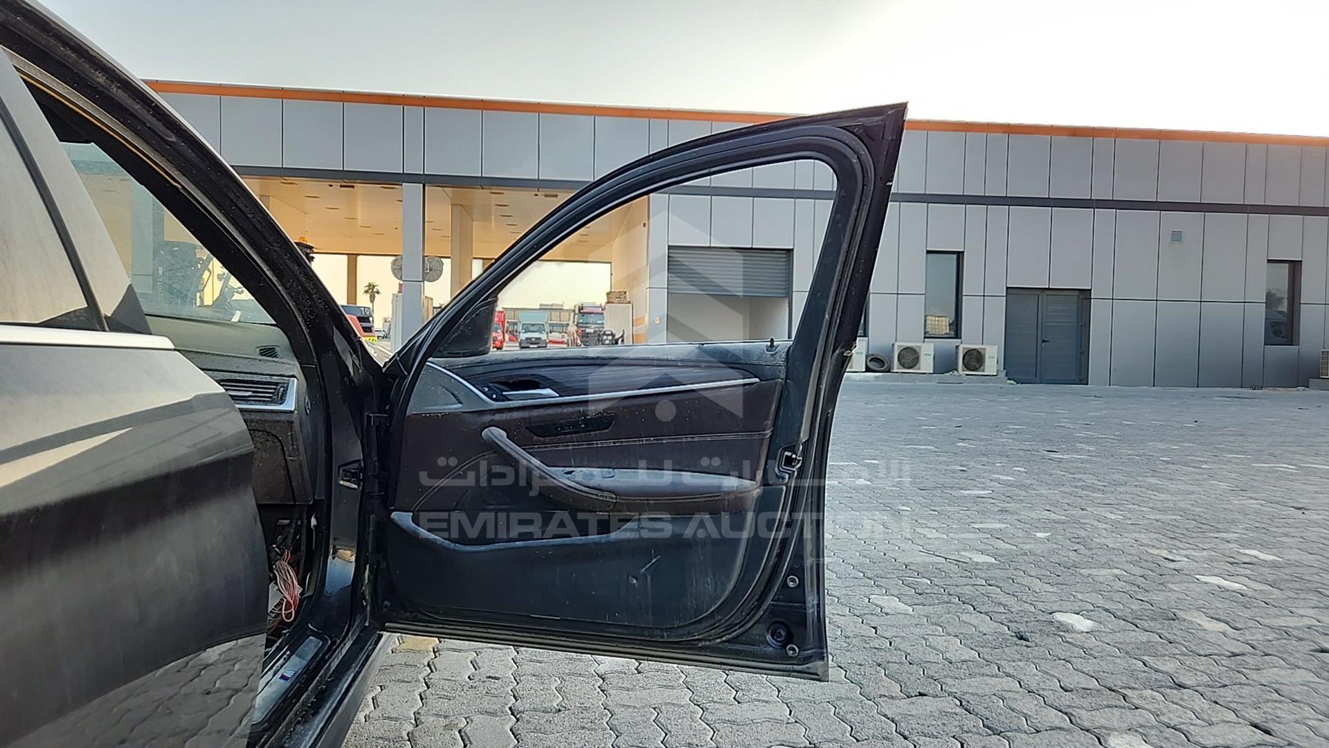 2020 BMW 530 VIN: WBAJR5102LWW74865