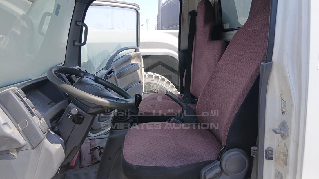 2014 Isuzu NMR — Front Left Driver Seat View — Photo 12