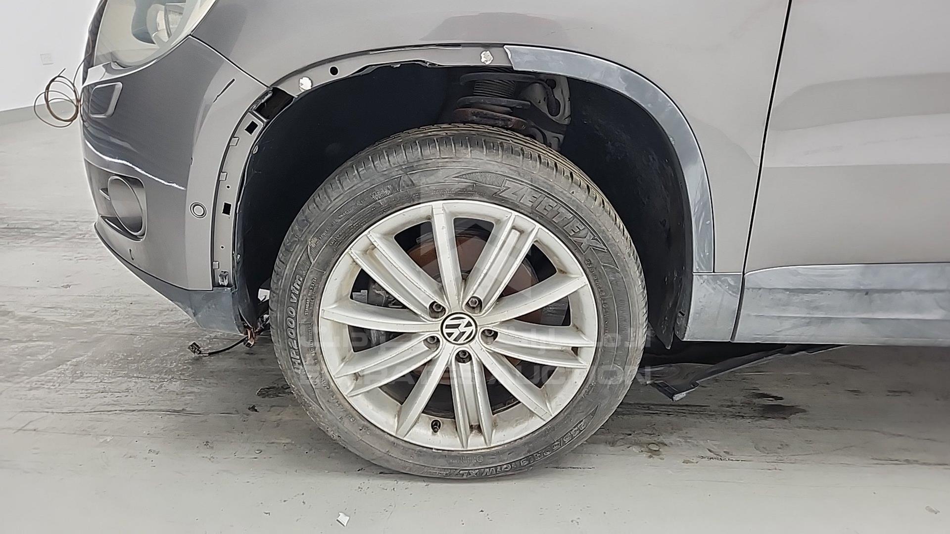2011 VOLKSWAGEN TIGUAN VIN: WVGCE15N3BW020036