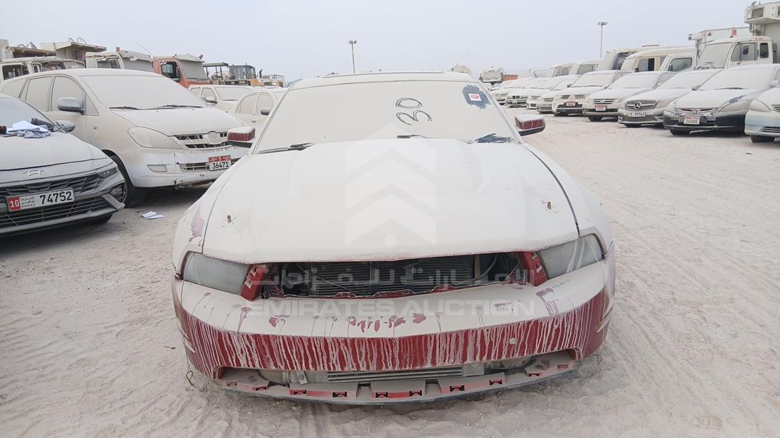 فورد موستانج 2012 — الزاوية الأمامية بالكامل — صورة 1