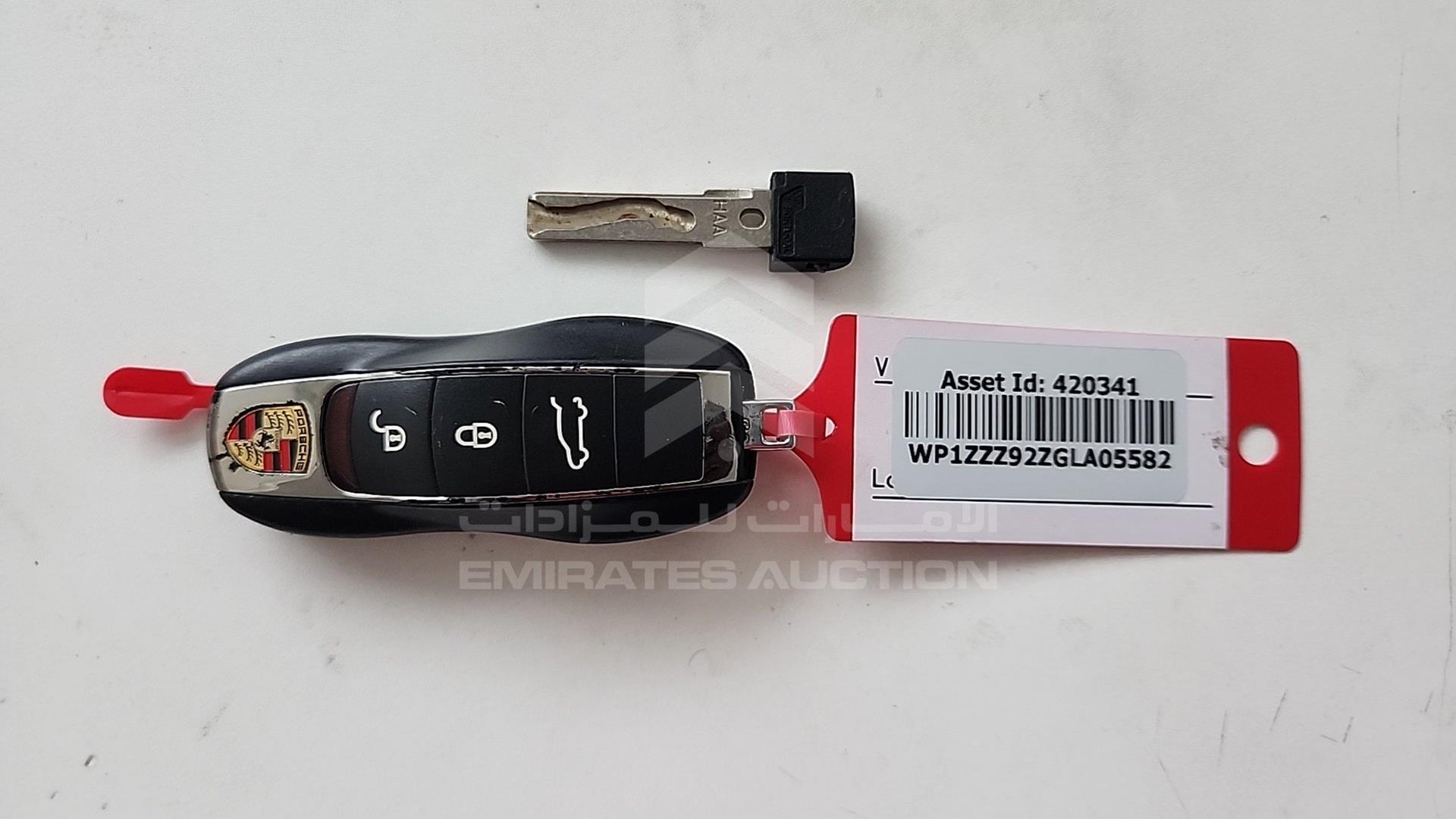 2016 PORSCHE CAYENNE VIN: WP1ZZZ92ZGLA05582