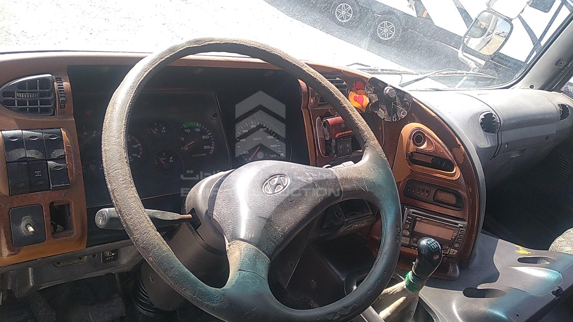 2000 HYUNDAI --- VIN: KMFDA19CPYC005650