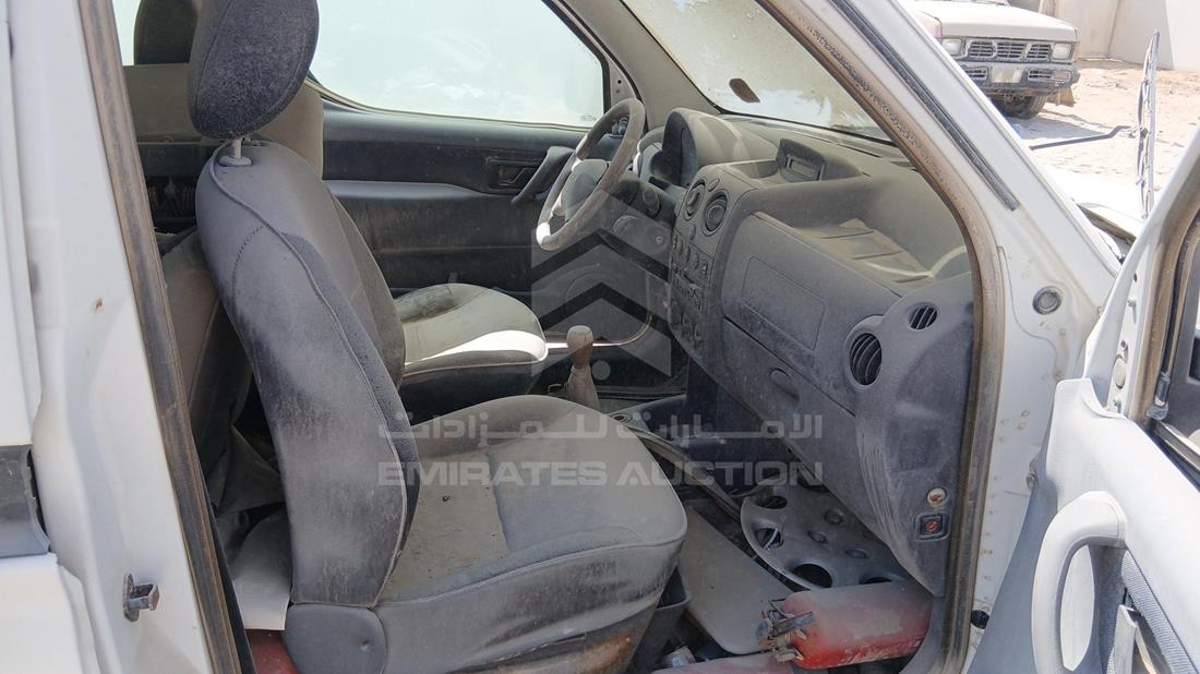 2009 Peugeot Partner — Front Right Passenger Seat View — Photo 23