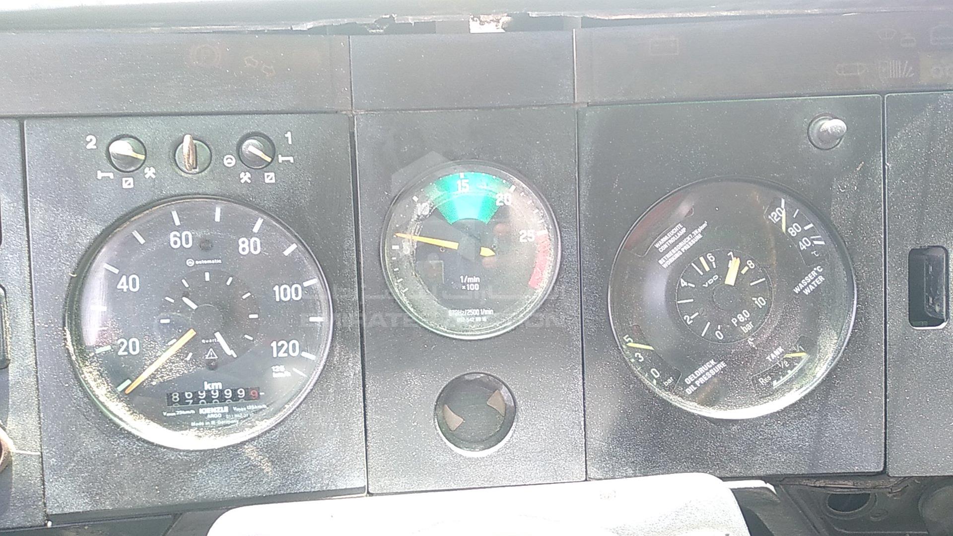 1991 MERCEDES --- VIN: WDB65142715735386