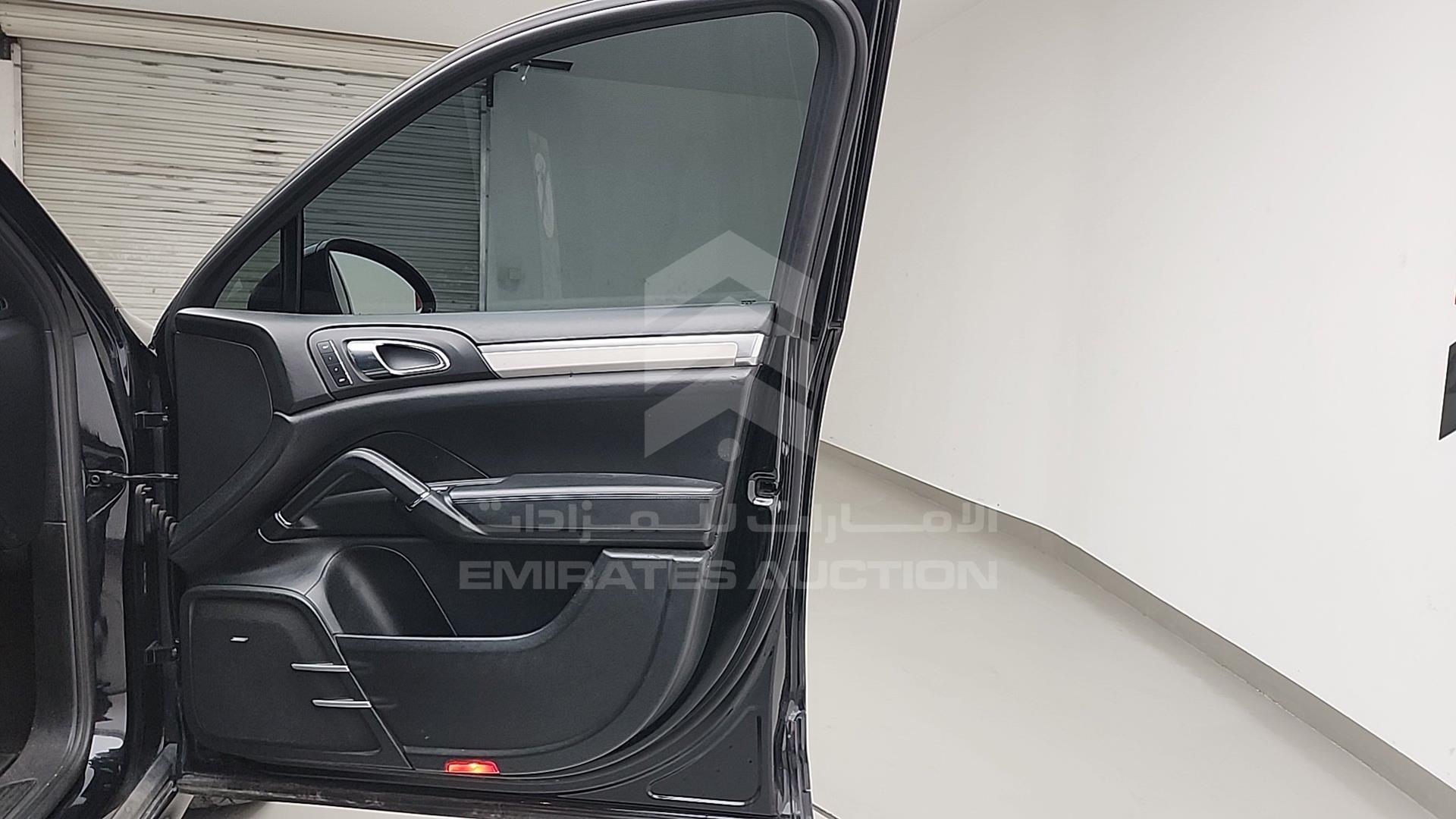 2012 PORSCHE CAYENNE S VIN: WP1ZZZ92ZCLA44383