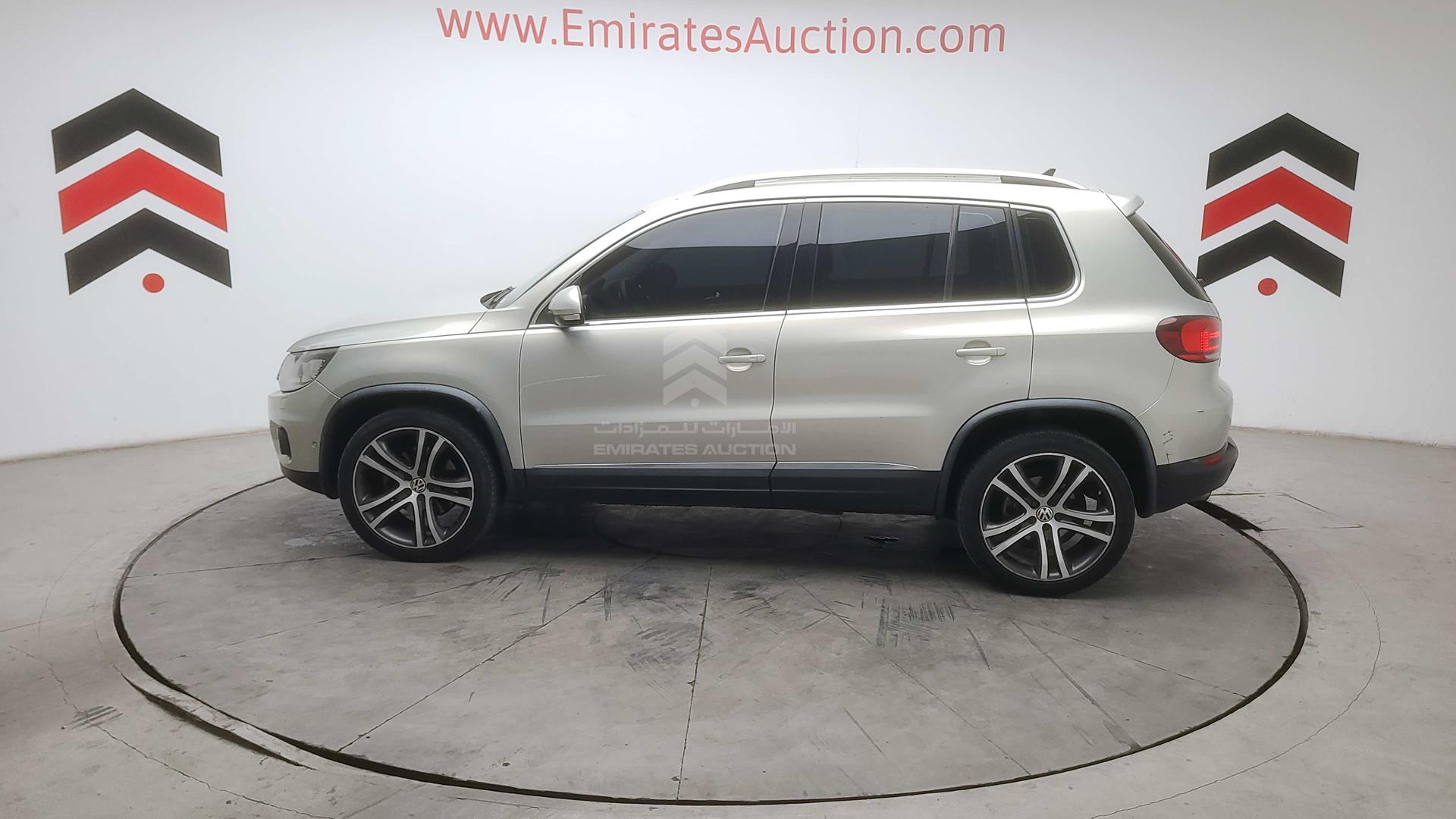 2016 VOLKSWAGEN TIGUAN VIN: WVGDE2AX1GW544858