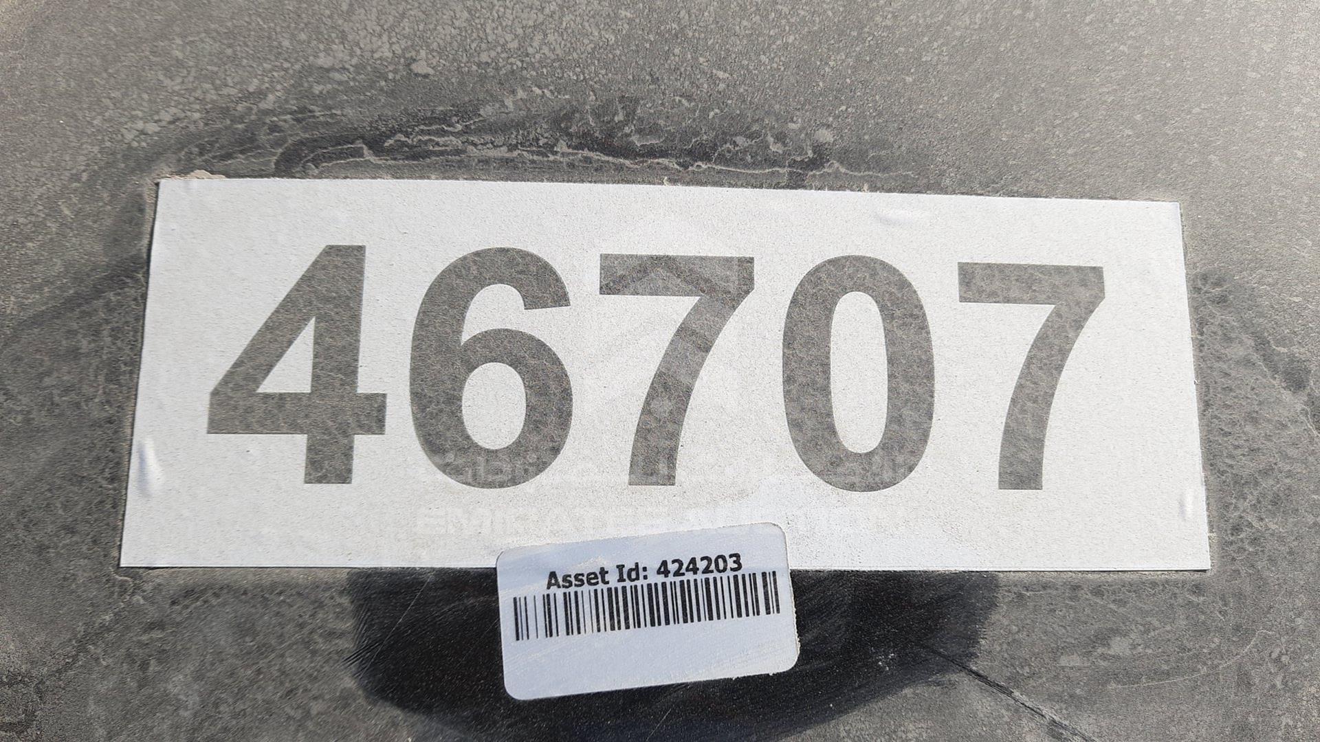2001 LEXUS --- VIN: JTHBN30F810013384