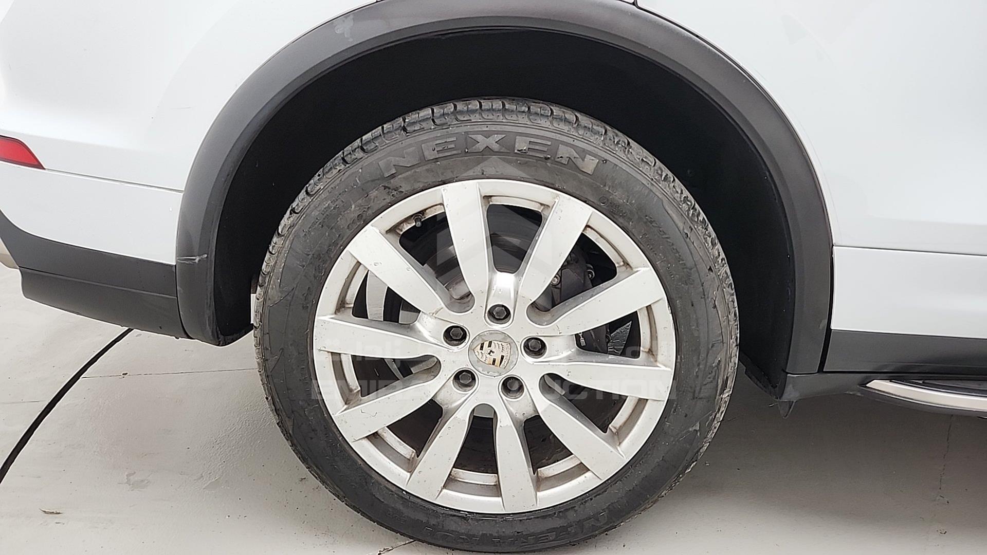 2016 PORSCHE CAYENNE VIN: WP1ZZZ92ZGLA03325