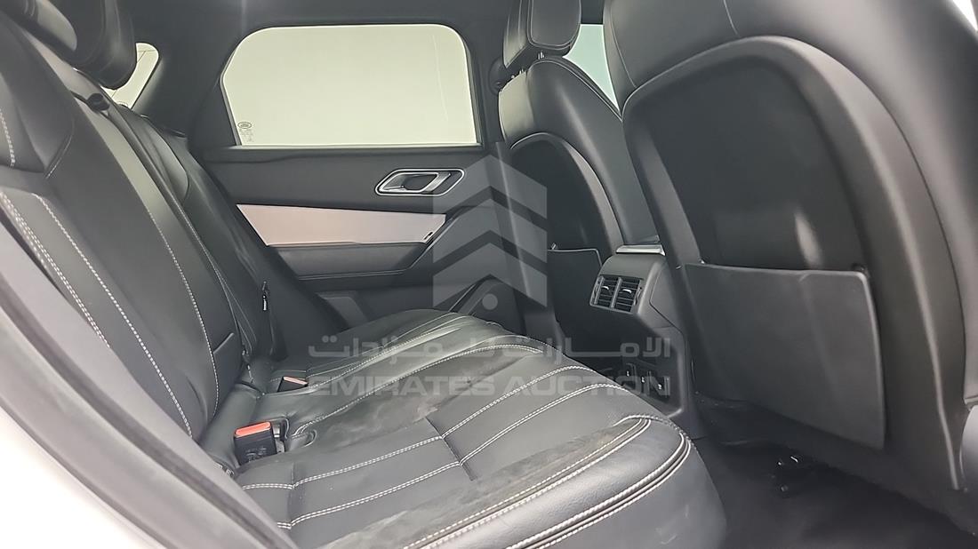 رنج روفر ?يلار 2020 — زاوية الراكب الخلفي اليمنى — صورة 28