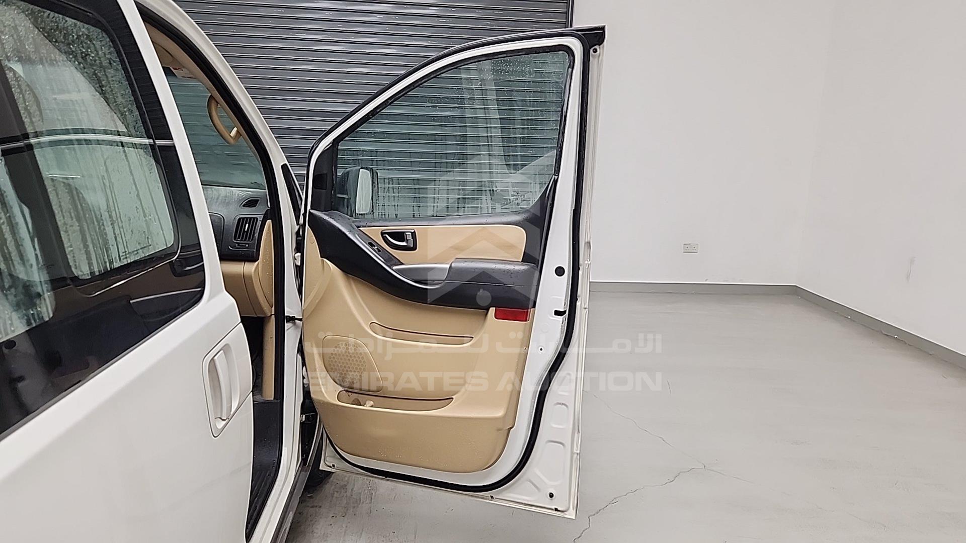 2018 HYUNDAI H1 VIN: KMJWA37R2JU946859