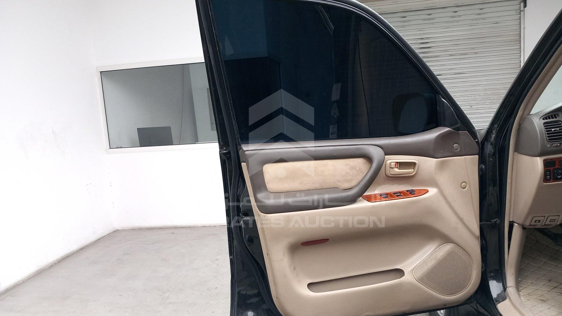 2006 TOYOTA LAND CRUISER VIN: JTEHJ09JX65145680