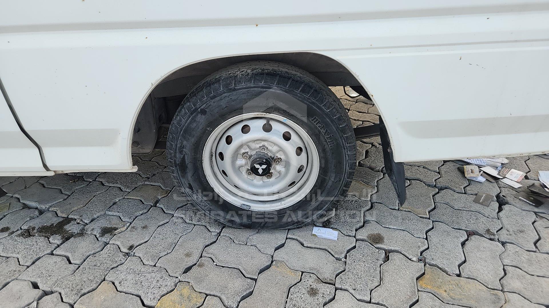 2011 MITSUBISHI L 300 VIN: JMYHNP13WBA700990