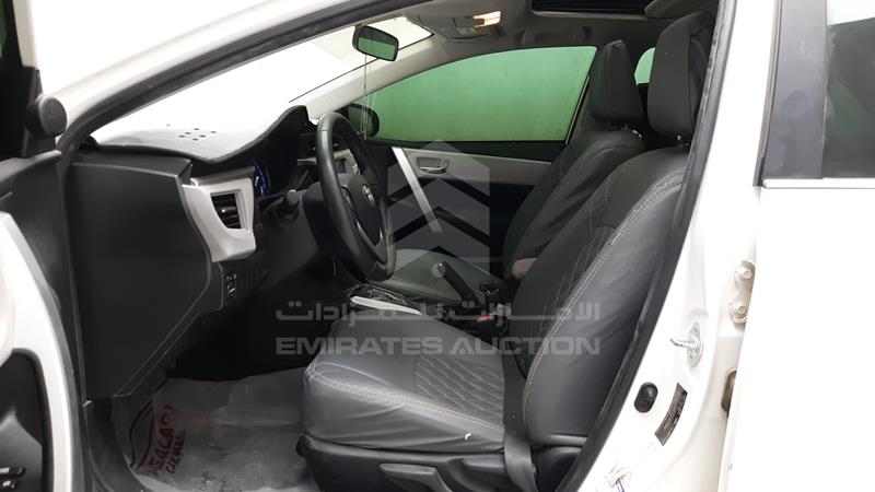 RKLBL9HE7F5241122 Auction: EmiratesAuction Lot: 407963 RKLBL9HE7F5241122 Toyota Corolla 2015 WHITE Photo 16