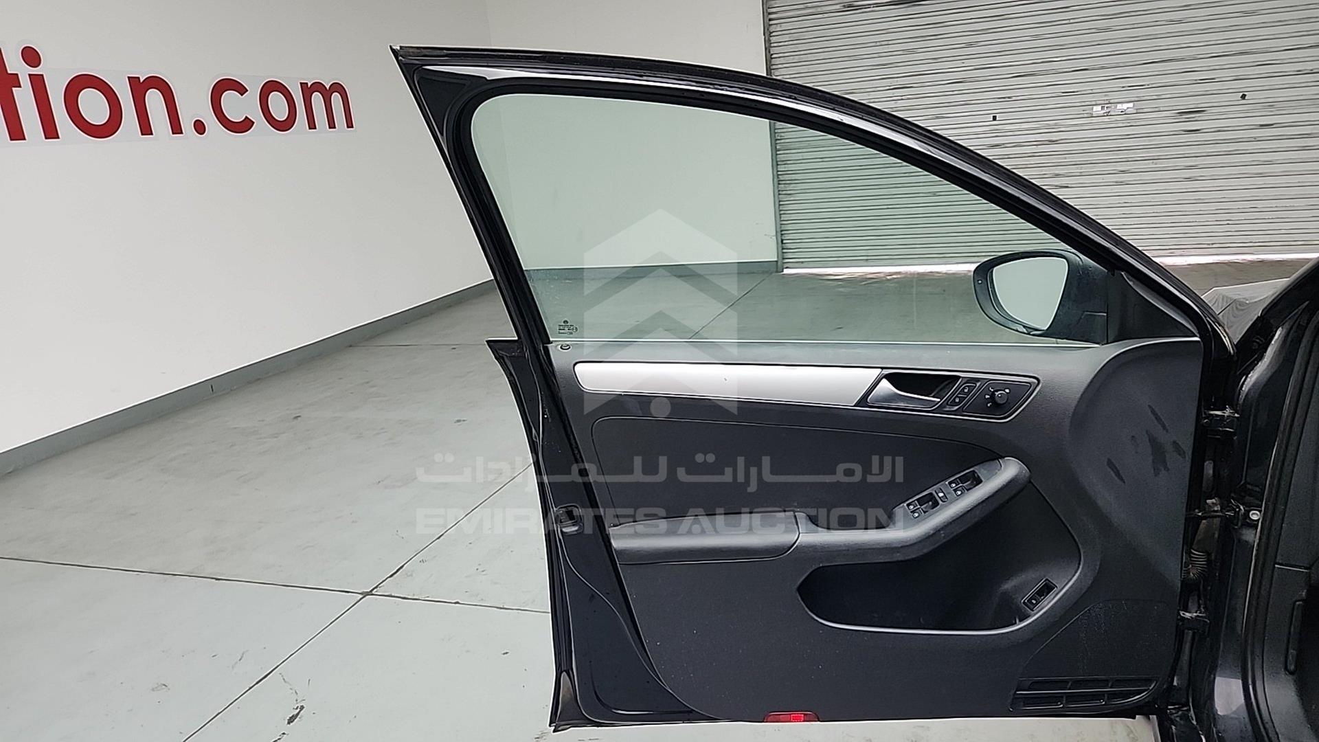 2015 VOLKSWAGEN JETTA VIN: WVWRV1AJXFM200939