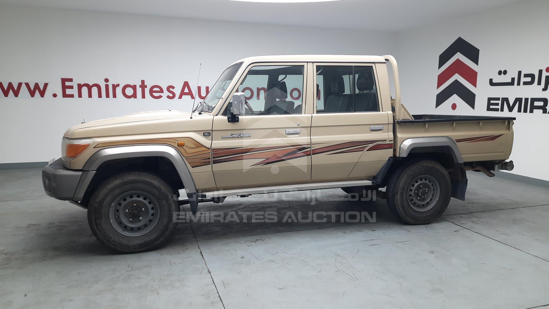 2015 TOYOTA LAND CRUISER VIN: JTFBU71J8F7004298