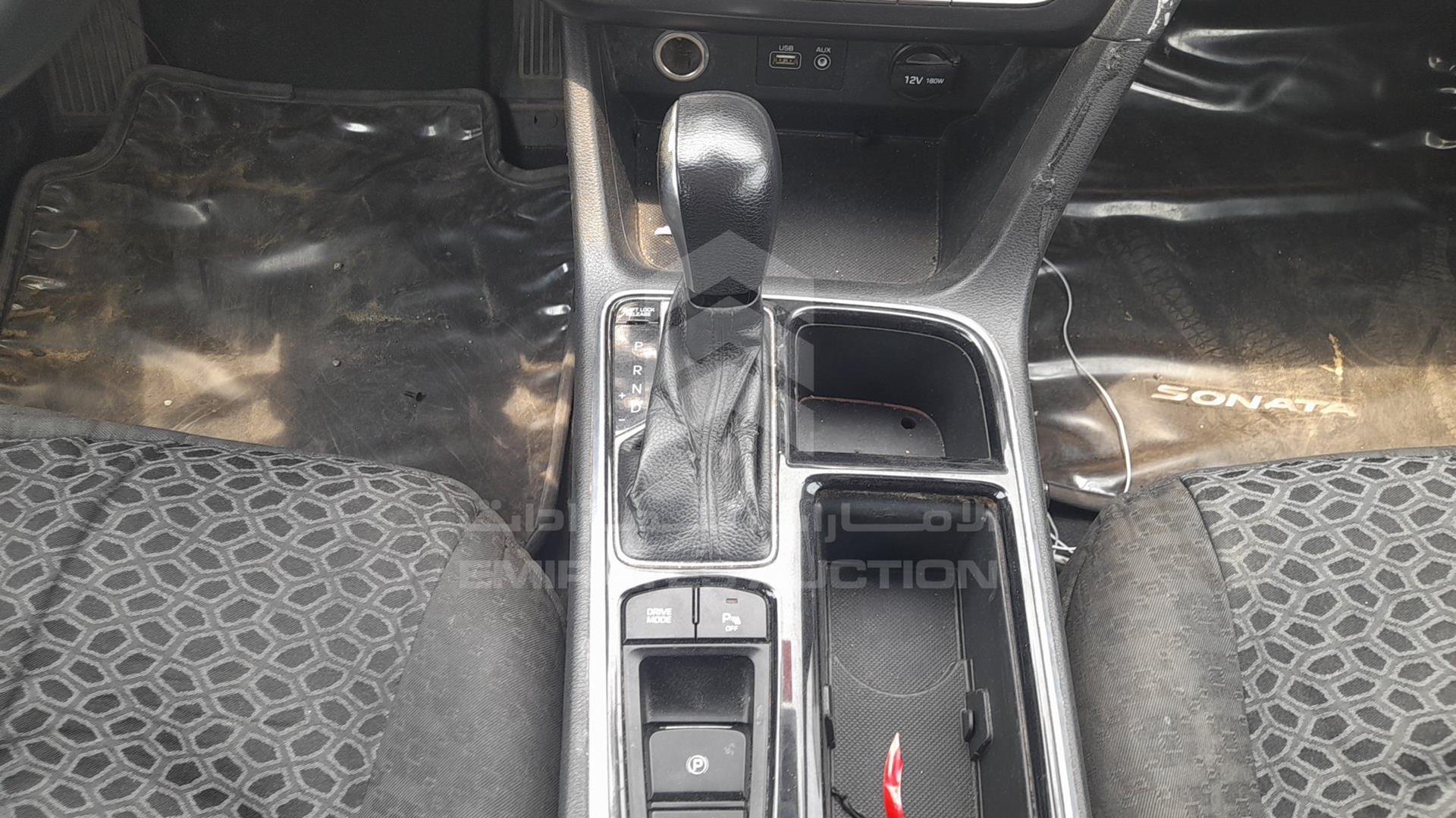 2018 HYUNDAI SONATA VIN: KMHE24139JA082043