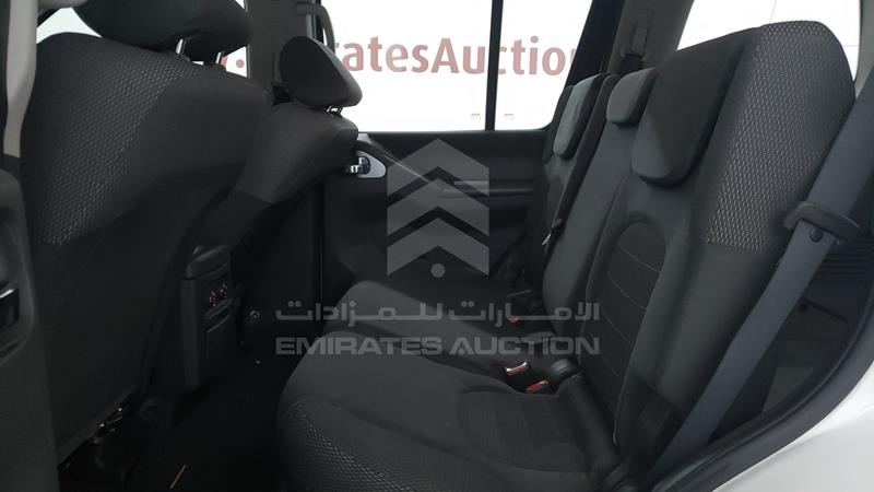 VSKLR11A3EA543133 Auction: EmiratesAuction Lot: 405690 VSKLR11A3EA543133 Nissan Pathfinder 2014 WHITE Photo 19