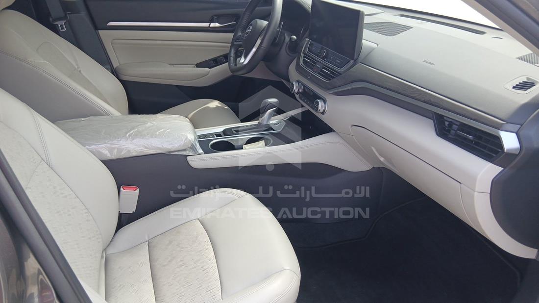 2023 Nissan Altima — Front Right Passenger Seat View — Photo 24