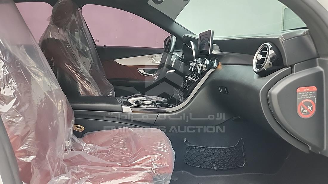 مرسيدس سي 250 2017 — زاوية الراكب الأمامي للمقعد — صورة 29