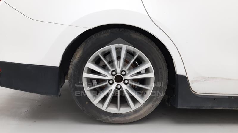 RKLBL9HE7F5241122 Auction: EmiratesAuction Lot: 407963 RKLBL9HE7F5241122 Toyota Corolla 2015 WHITE Photo 41