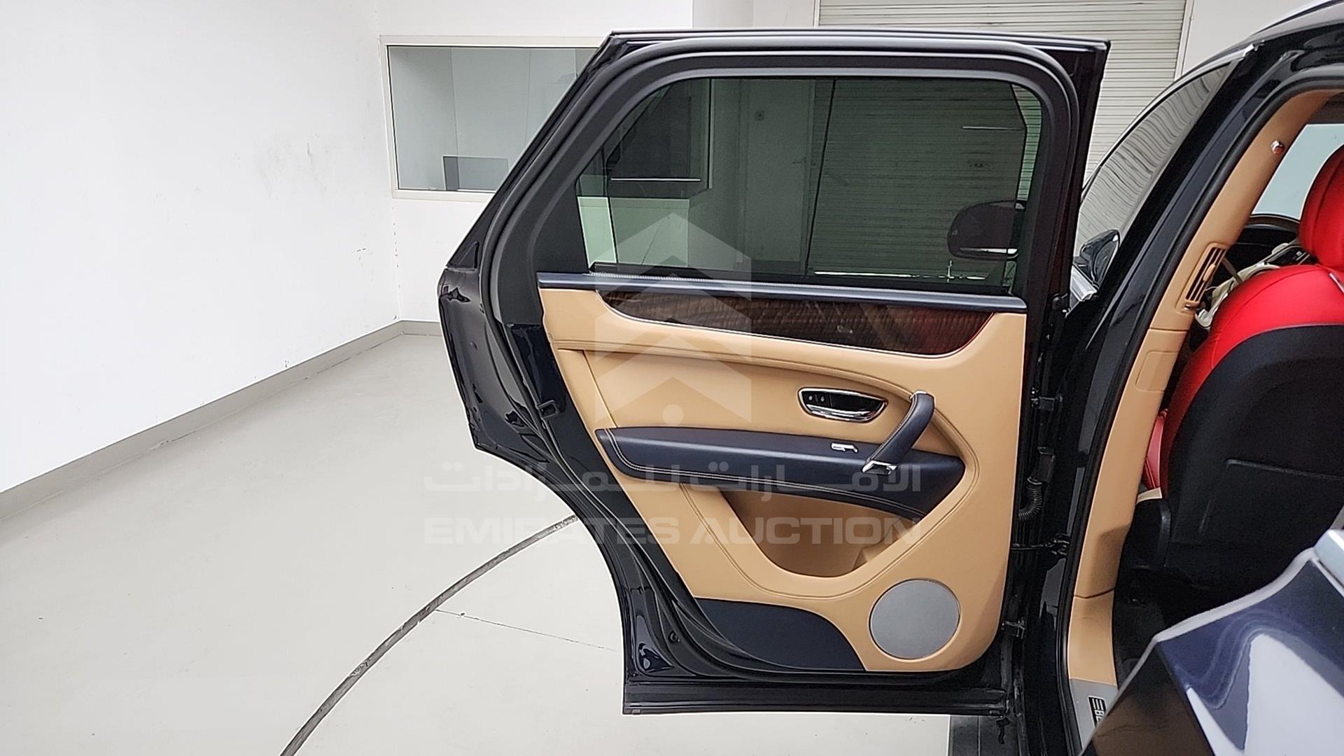 2020 BENTLEY BENTAYGA VIN: SJAAL1ZV6LC030267