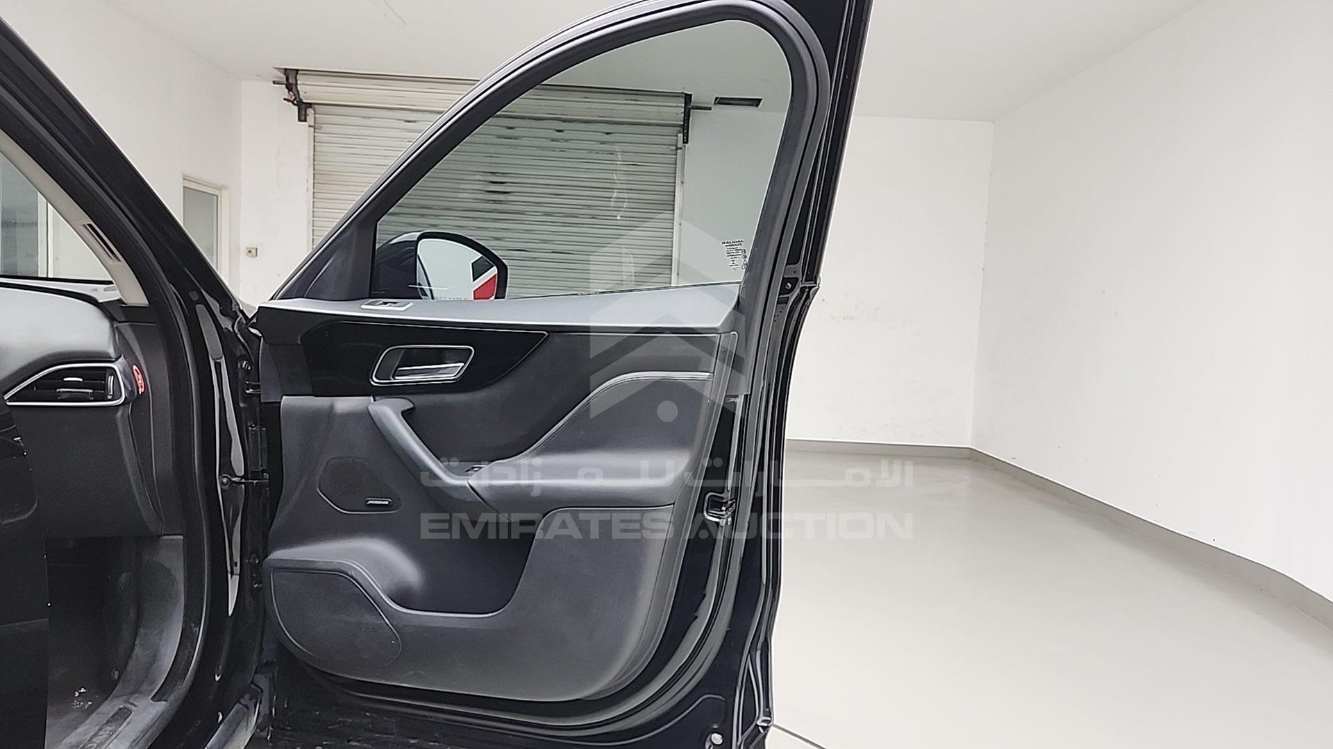 2018 JAGUAR F-PACE VIN: SADCJ2FX7JA251768