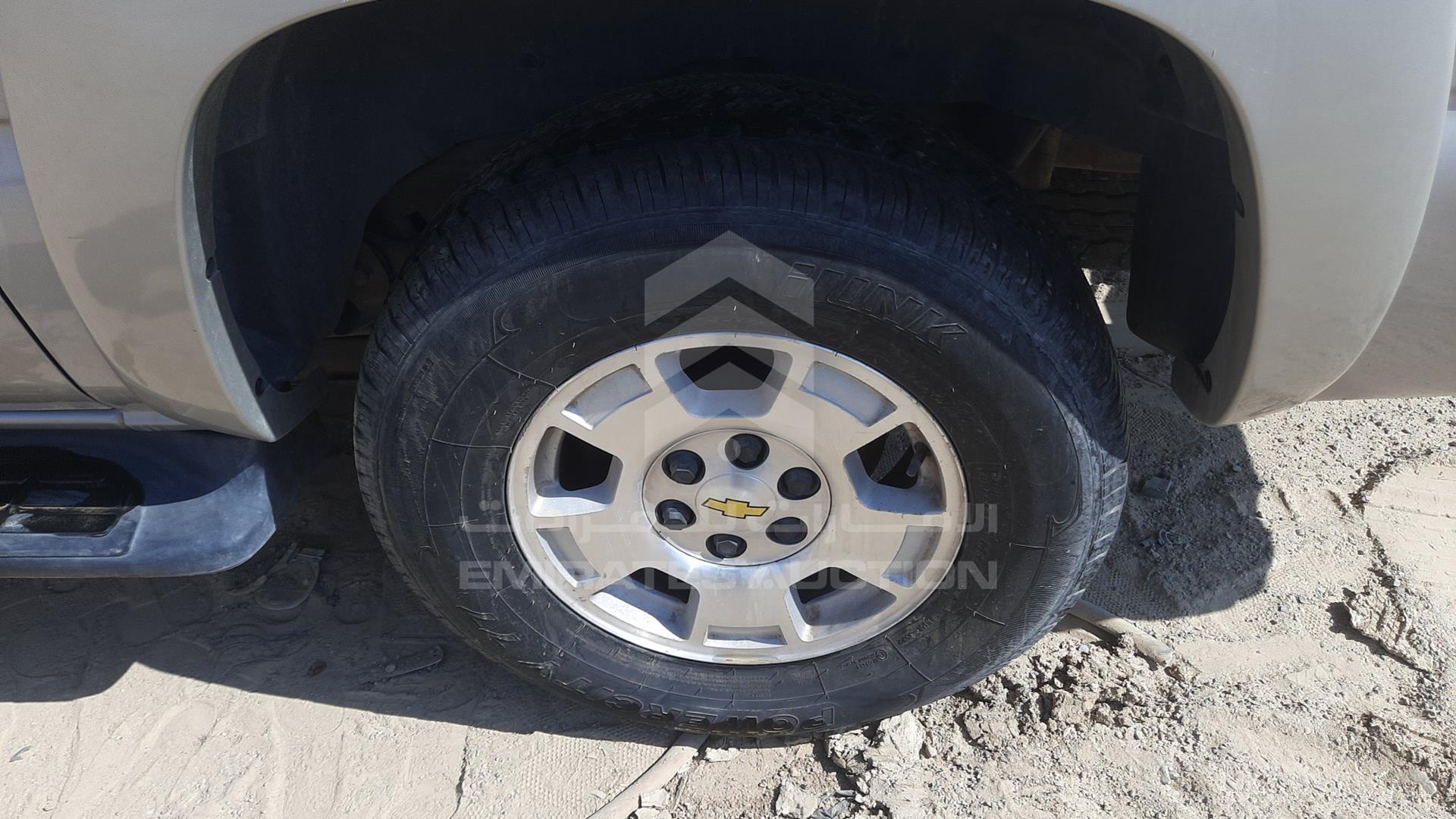 2004 CHEVROLET SUBURBAN VIN: 1GNFK16T44J145013
