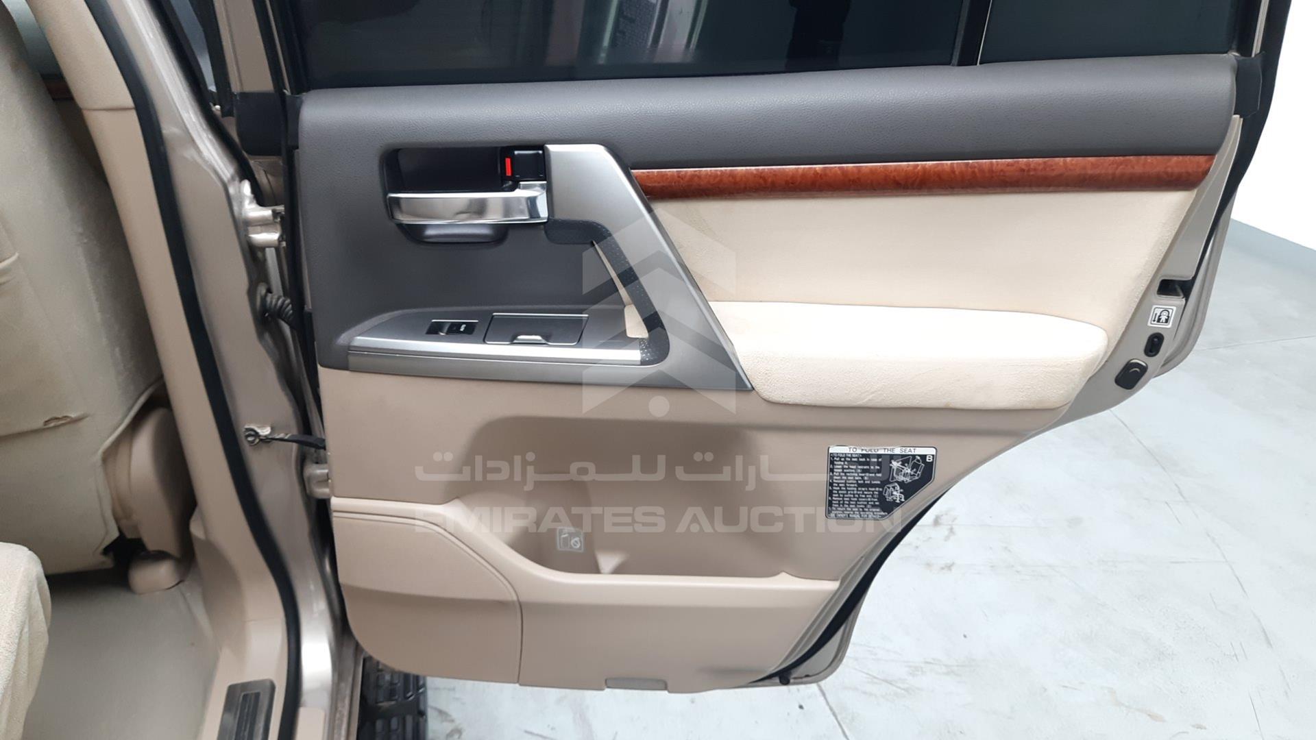 2015 TOYOTA LAND CRUISER VIN: JTMHY05J5F4032408