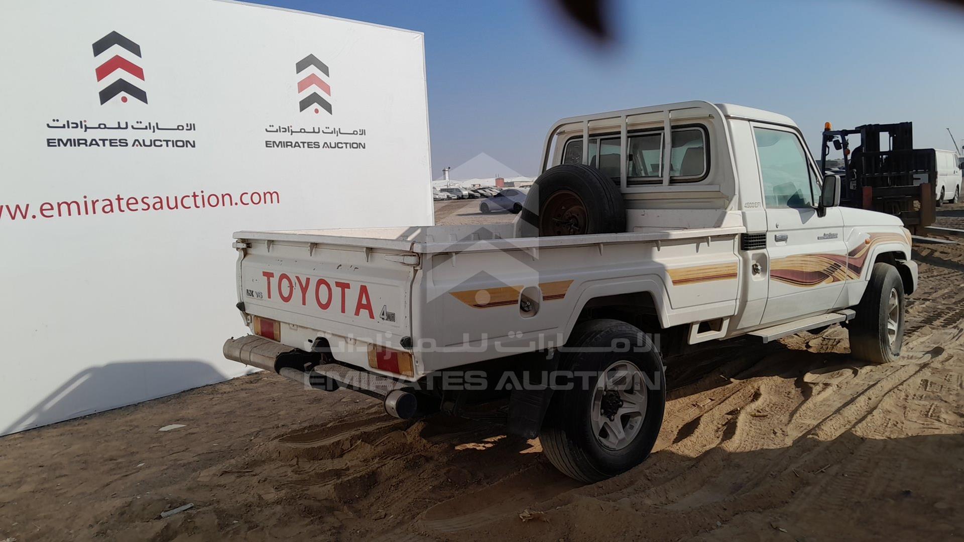2007 TOYOTA LAND CRUISER PICKUP VIN: JTFLJ73J376037369