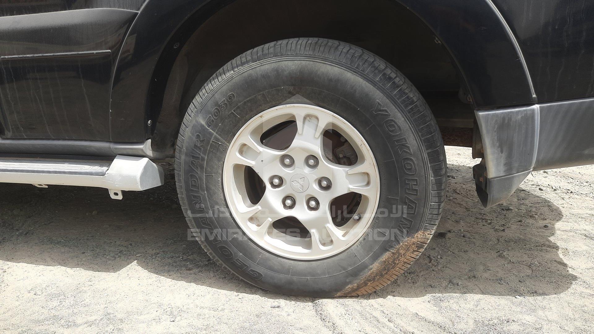 2008 MITSUBISHI PAJERO VIN: JMYLRV93W8J730399