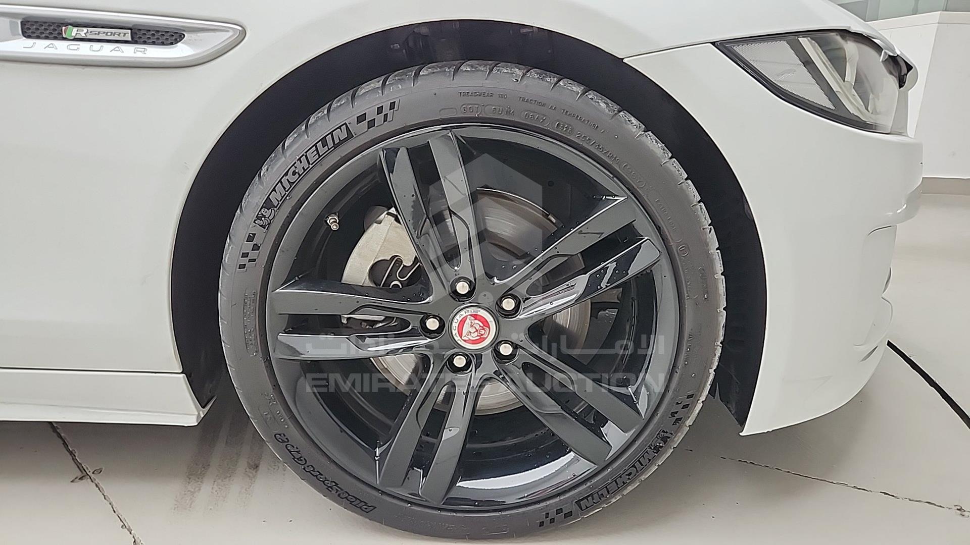 2016 JAGUAR XE VIN: SAJAB4BG8GA924028