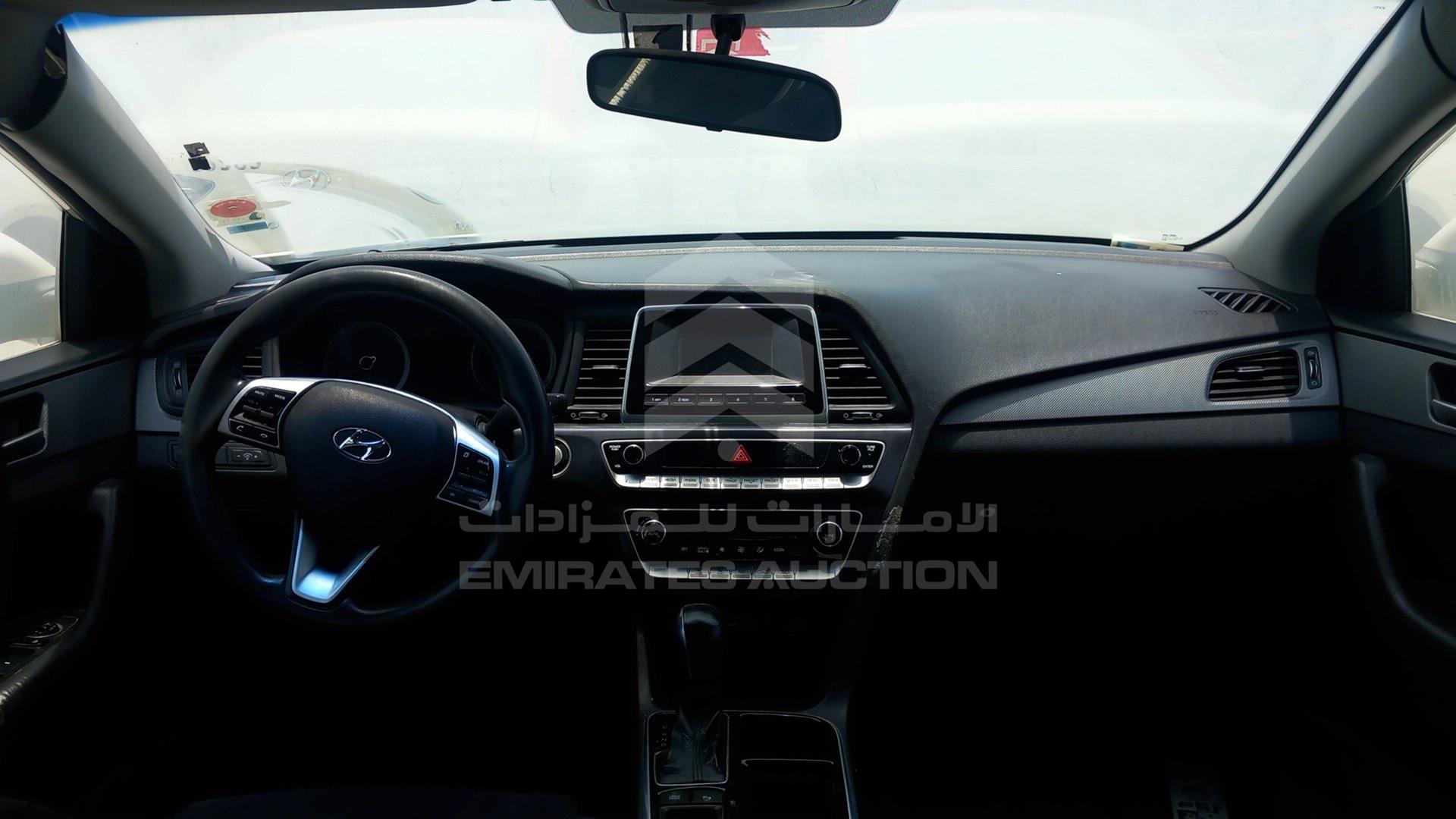 2018 HYUNDAI SONATA VIN: KMHE24138JA082115