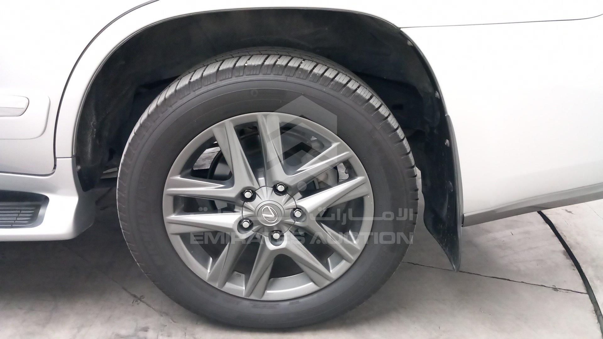 2014 LEXUS LX 570 VIN: JTJHY00W2E4138734