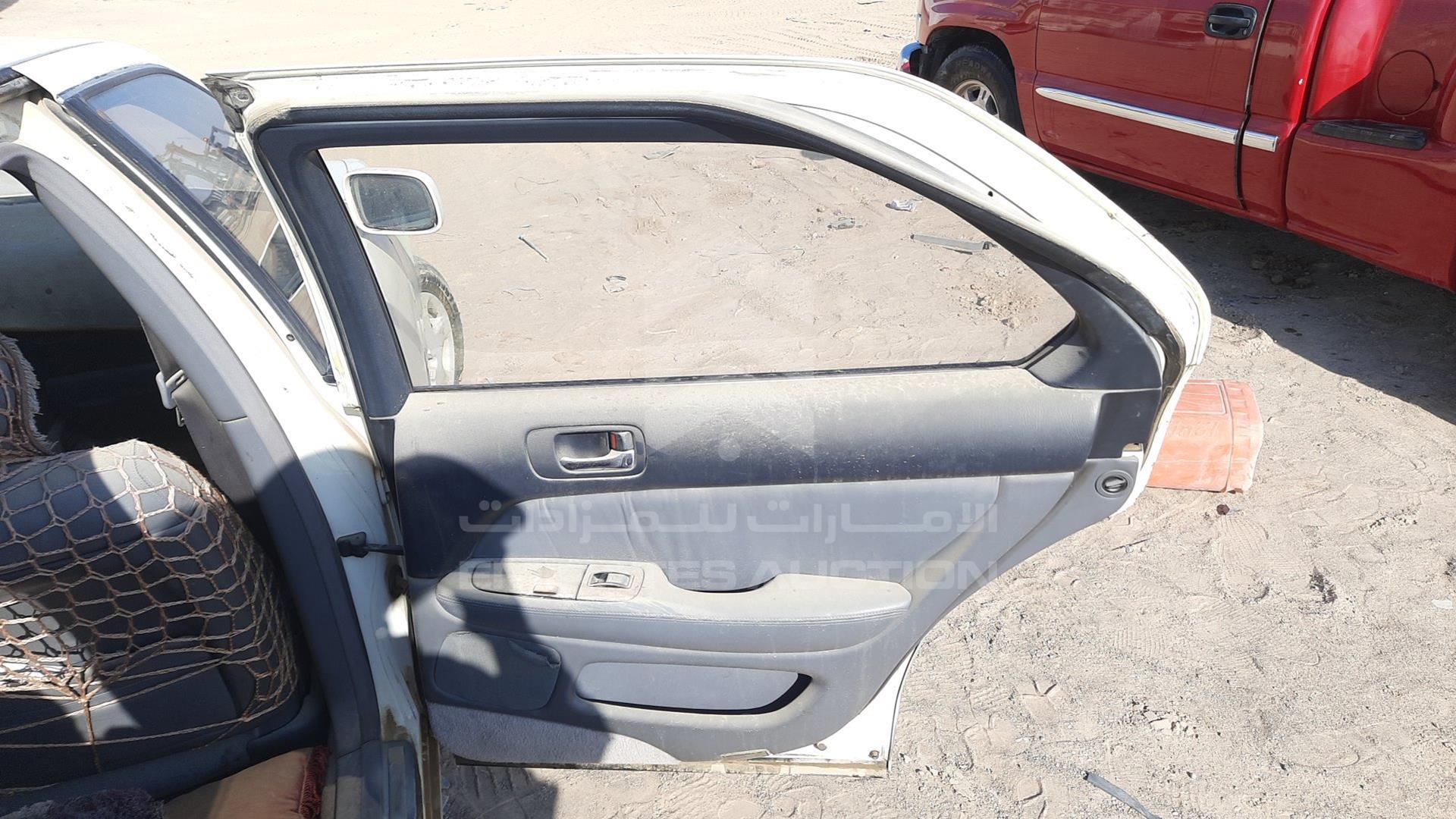 1997 LEXUS LS400 VIN: JT8BH28F8V0085584