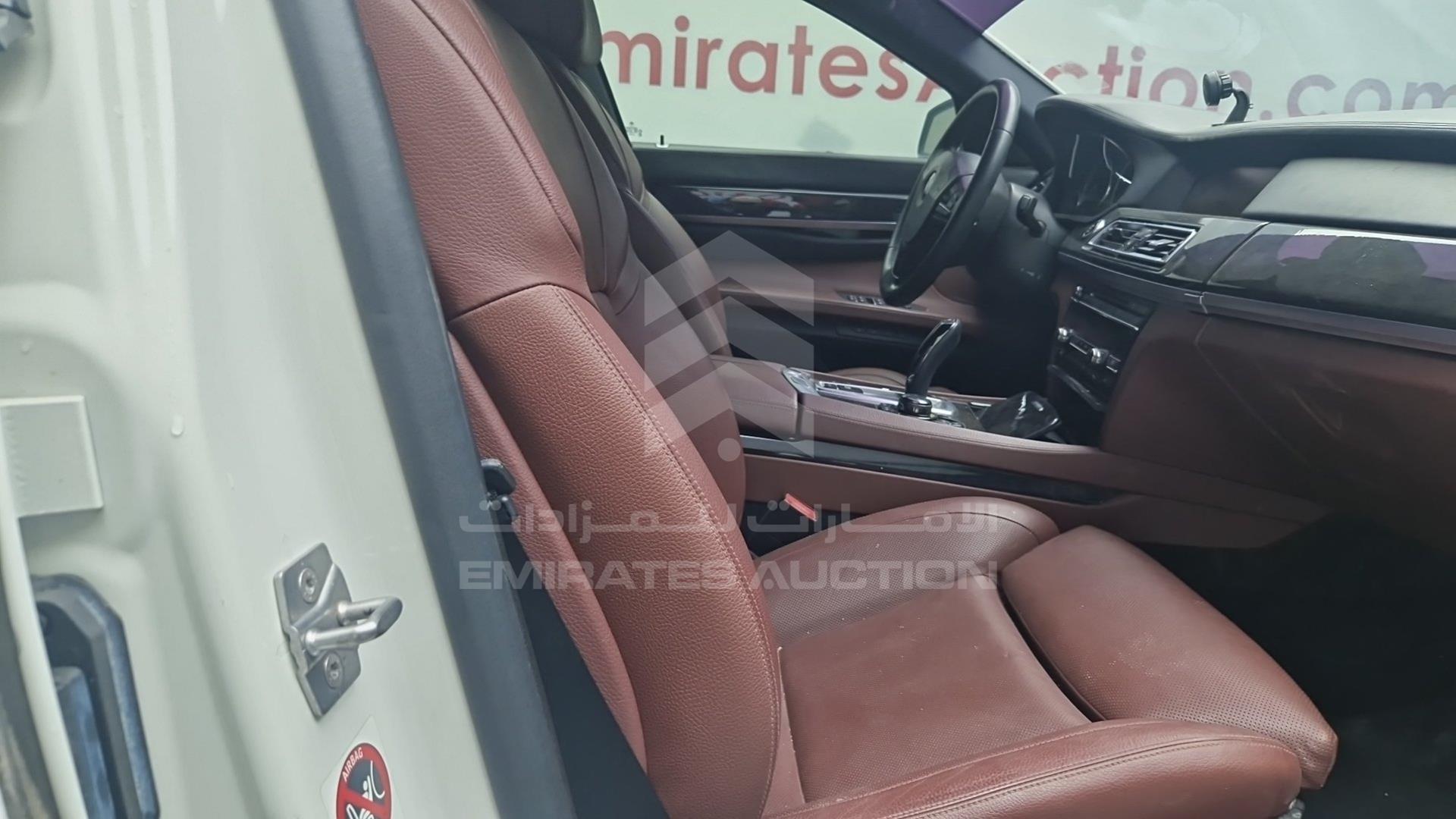 2011 BMW 750 VIN: WBAKB8101BC345410