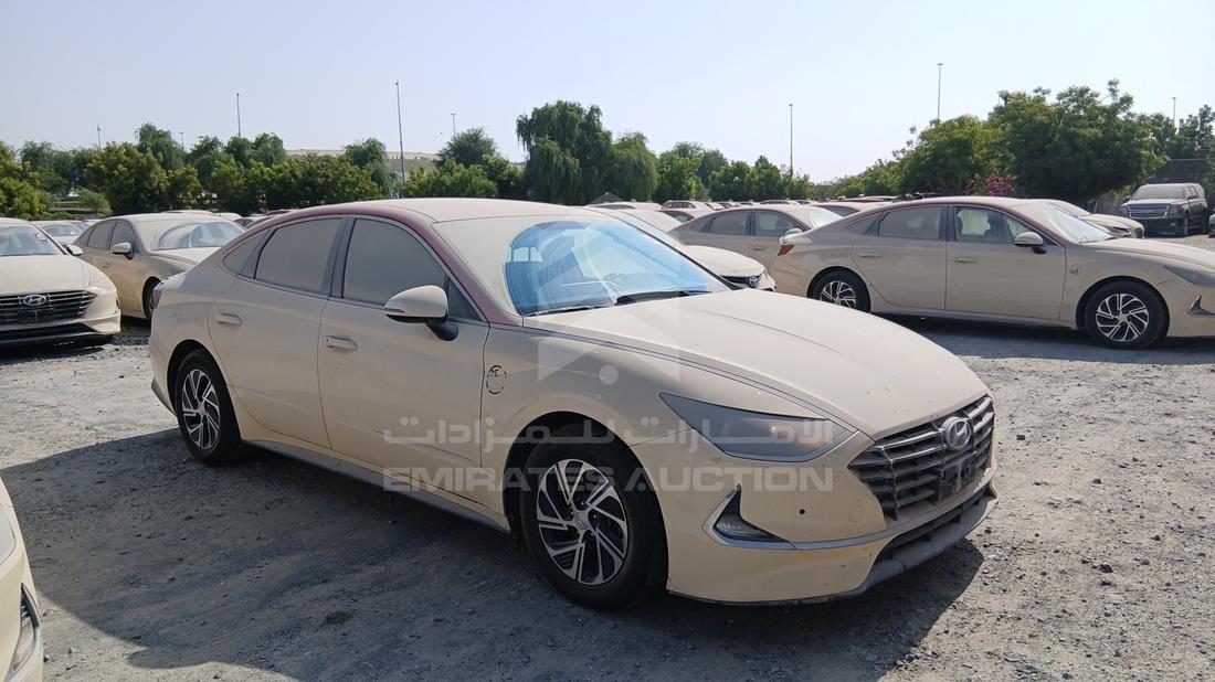 2021 Hyundai Sonata Hybrid — Front Right Angle — Photo 10