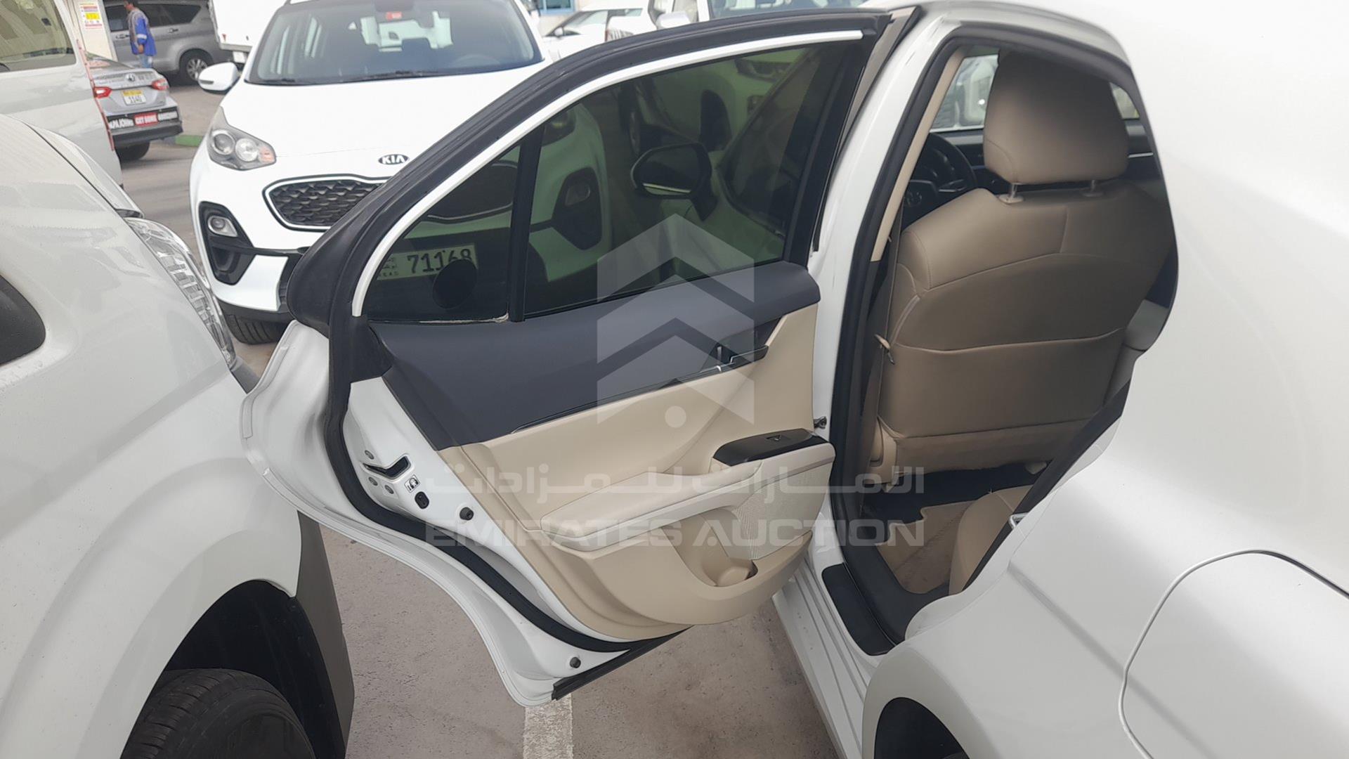 2018 TOYOTA CAMRY VIN: JTNBF9HK4J3014819
