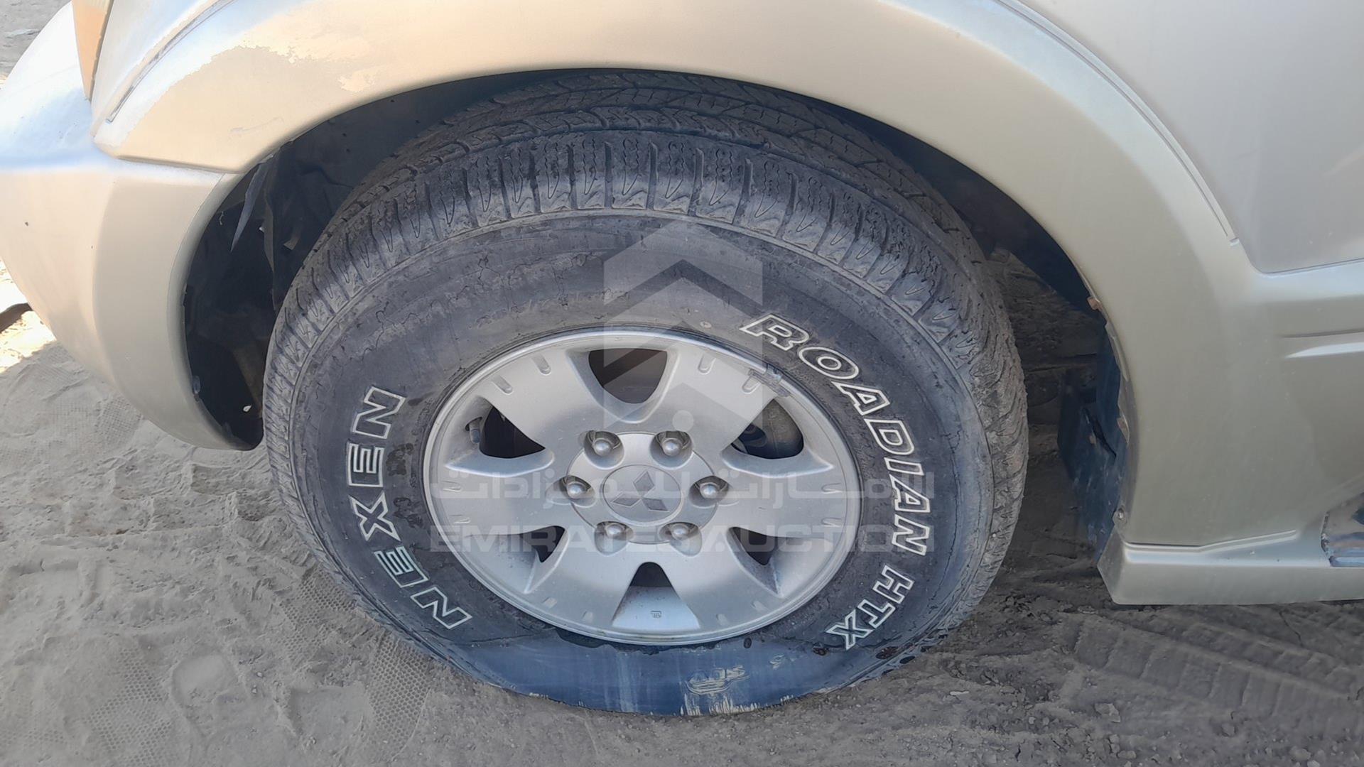2007 MITSUBISHI PAJERO VIN: JMYLRV73W7J704401