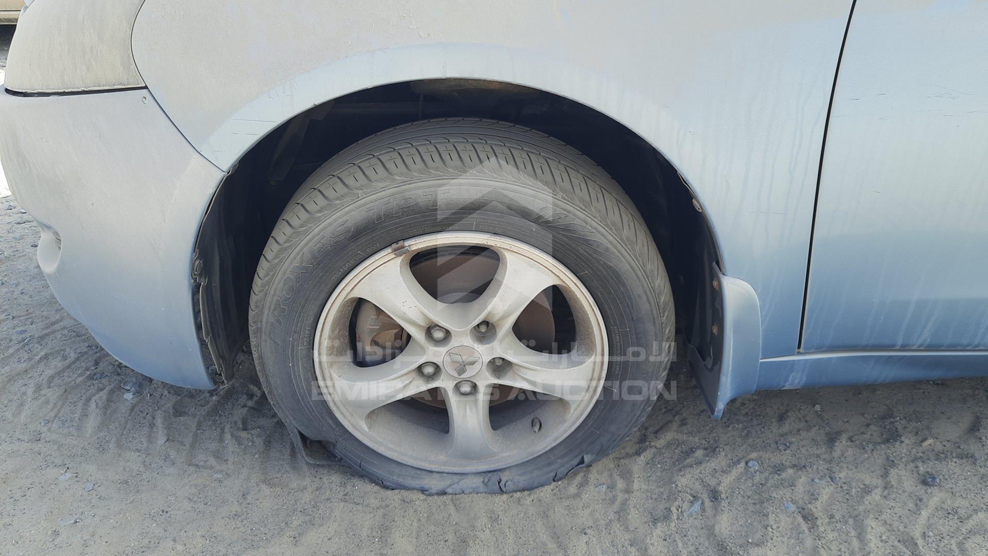 2005 MITSUBISHI GRANDIS VIN: JMYLRNA4W5Z703587
