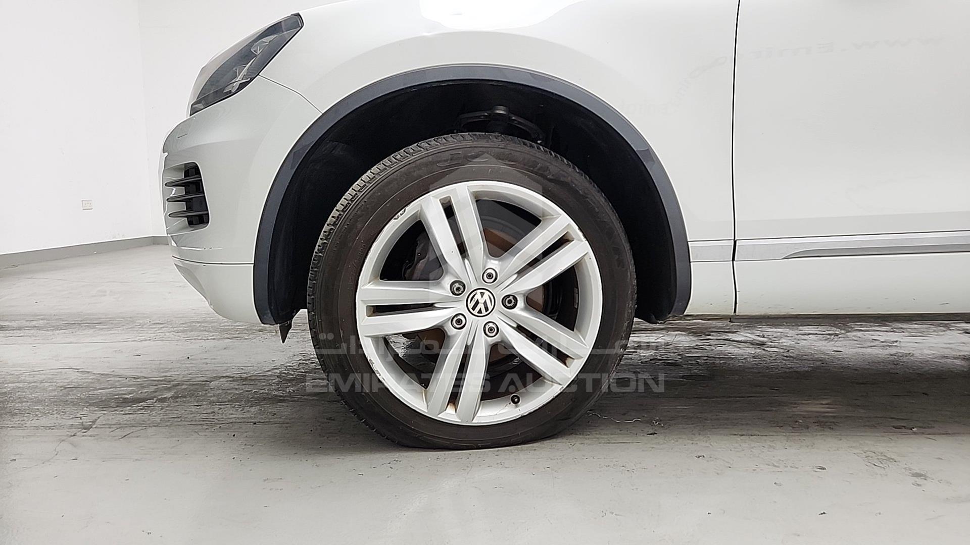 2014 VOLKSWAGEN TOUAREG VIN: WVGBC2BP3ED000124