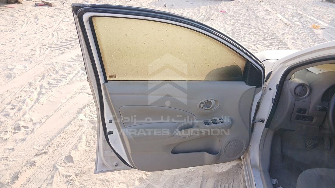 نيسان صني 2012 — الباب الأمامي الأيسر — صورة 10