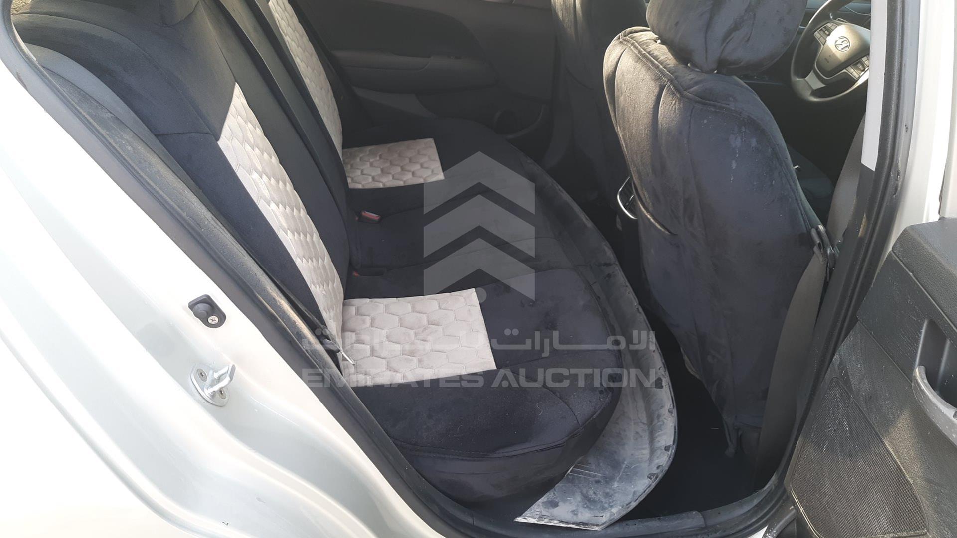 2017 HYUNDAI ELANTRA VIN: KMHD741F5HU180342